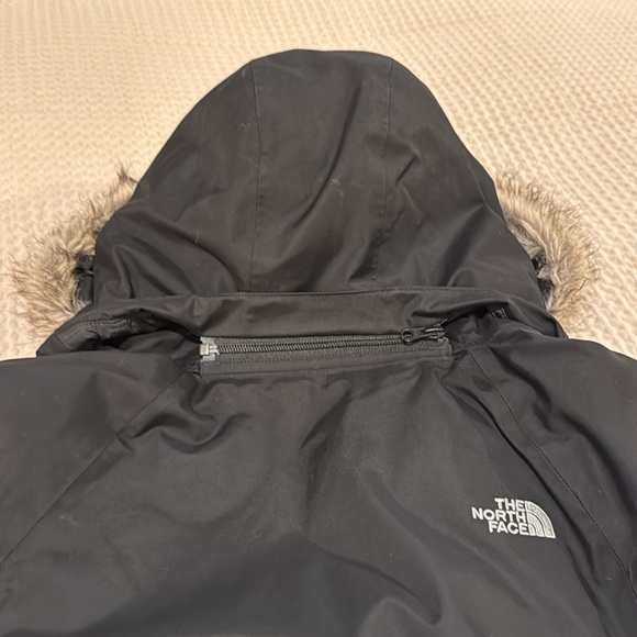 Women’s North Face Parka - Small - Picture 8 of 14
